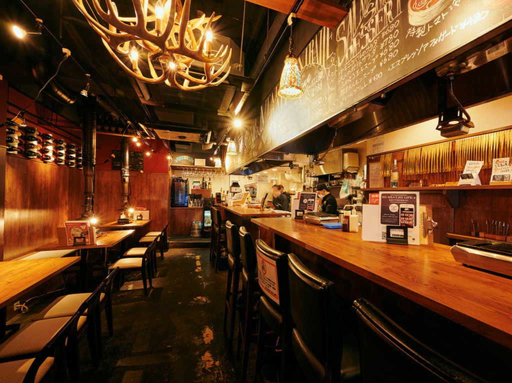 ライティングにもこだわった、スタイリッシュなダイニング