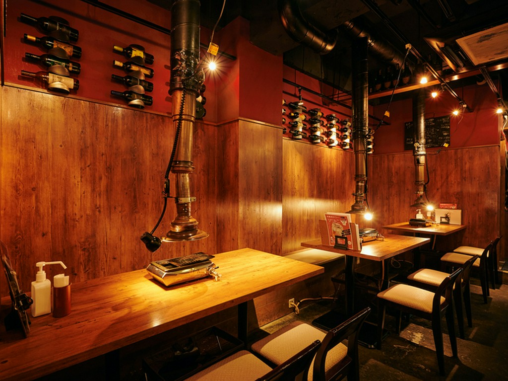 卓上ロースターには、煙が気にならないダクト付き