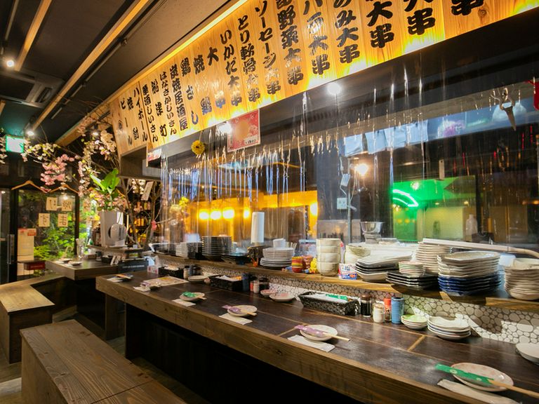 お一人様や、デートや仲間で楽しめるカウンター席