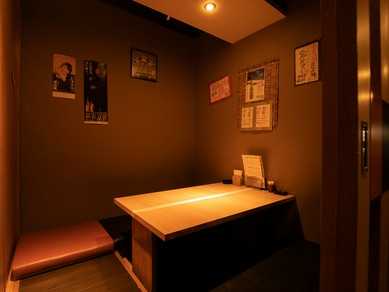 落ち着いた大人の雰囲気で二人の時間を