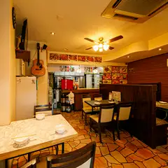 店内には誰でもわかりやすいようメニューの写真が飾られています