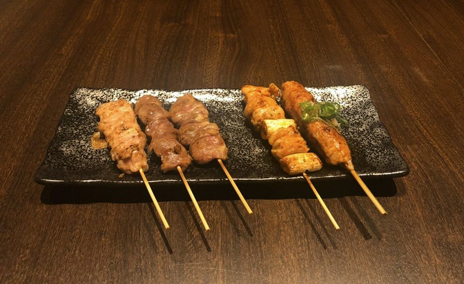 ボリューム感と絶妙な火入れが自慢『焼き鳥盛り合わせ』