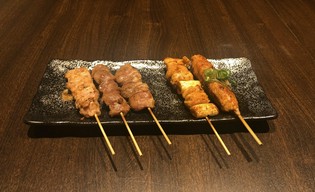 ボリューム感と絶妙な火入れが自慢『焼き鳥盛り合わせ』