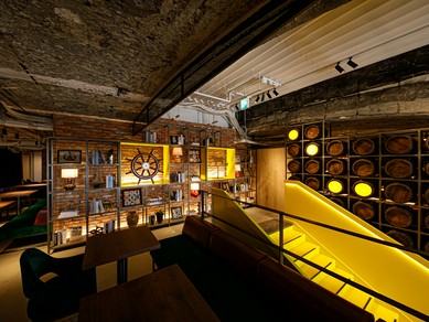 旧駅舎を生かしたリノベーション空間で極上グリルとビールを