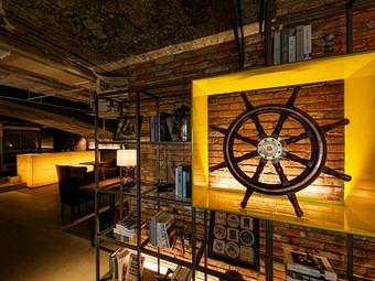 神戸らしく「船」をイメージさせるおしゃれなインテリア