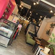 お洒落な店内でゆったお食事を楽しめます