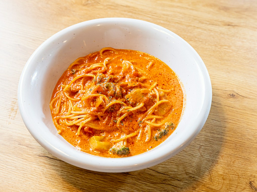 海老とブロッコリのトマトクリームパスタ