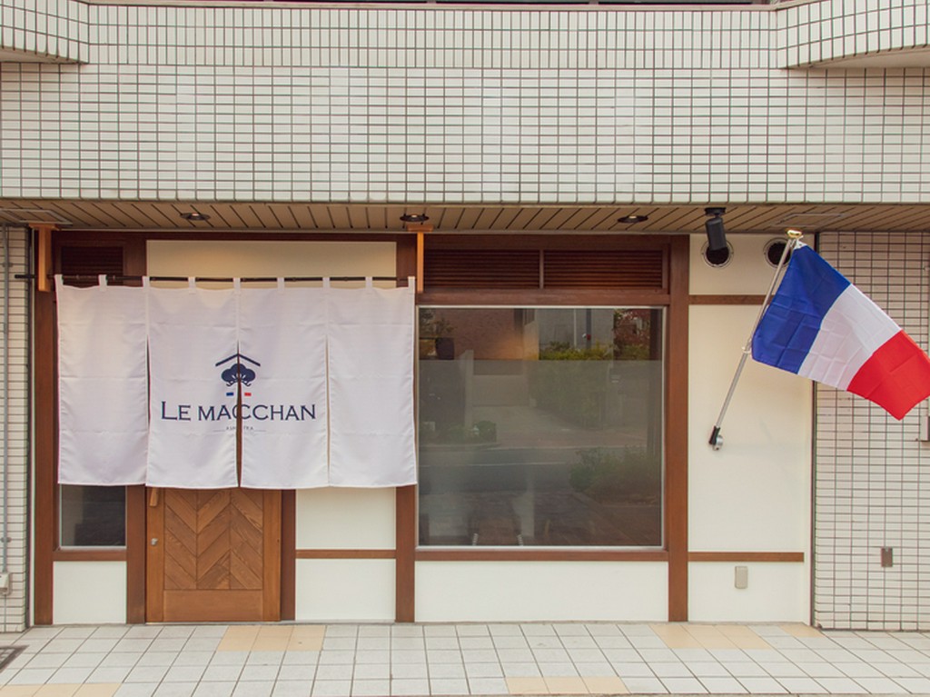 料理人自身の健康管理や店内の換気、消毒液設置を行う