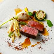 画像は、和牛を使い山椒と味噌で味付けした一品。和の調味料の一つともいえる“味噌”を使い、香ばしく日本酒にも合うように仕上げています。
※画像は、コースの一例です。料理の内容は日々変わります。