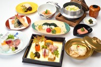 先付、前菜、吸物、造り、煮物、焼物、油物、釜飯、止椀、香の物、水菓子

※お昼は予約制