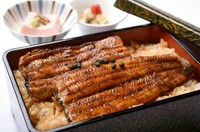 鰻重、小鉢2種、赤だし、香の物