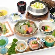 先付、前菜、吸物、造り、一人しゃぶ、蒸し物、御飯、止椀、香の物、水菓子