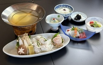 春の訪れを感じる季節のひと膳
春の小鍋付きのお膳料理になります。