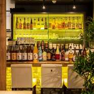 店主はワインアドバイザー・唎酒師の資格を持つ料理人。中華と好相性のワインを店内のセラーに取り揃え、1000円台のボトルが多いなど、嬉しい高コスパ。和歌山の日本酒や梅酒、焼酎など、他のお酒も豊富です。