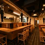 2020年秋、和歌山市中之島に登場。大阪の焼肉店で修業した店長を中心とする家族経営の店で、アットホームな居心地の良さ。初めて訪れても落ち着いて憩え、味ともてなしで明日への活力もみなぎります。