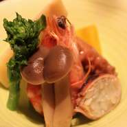 季節の食材を別々に焚き、それぞれの味を楽しんでもらえる。シンプルだけど家庭ではなかなかできない人気メニュー。