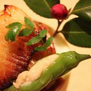 焼酎でのばした特製味噌でじっくり熟成。家庭では難しい味噌漬けの焼物。
お酒によく合います。