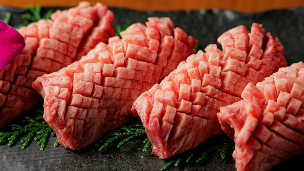 厚切りならではの食感も魅力『厚切りタン』