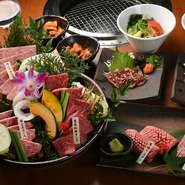 和牛を使った前菜からサラダ、キムチに各種焼肉、〆のご飯までと、これだけで大満足の食事タイムとなるコースもあり。追加料金を支払えば生ビールもOKの飲み放題も付けられるので、宴会やパーティにも最適です。