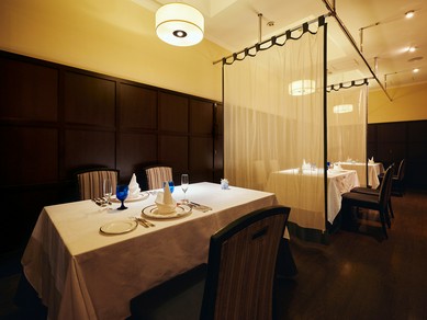 パリのアパルトマンを思わせる落ち着いた空間で楽しむフレンチ