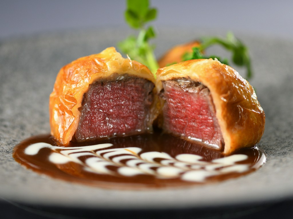 【MenuC】国産牛フィレのパイ包み焼きを含むフルコース全7品