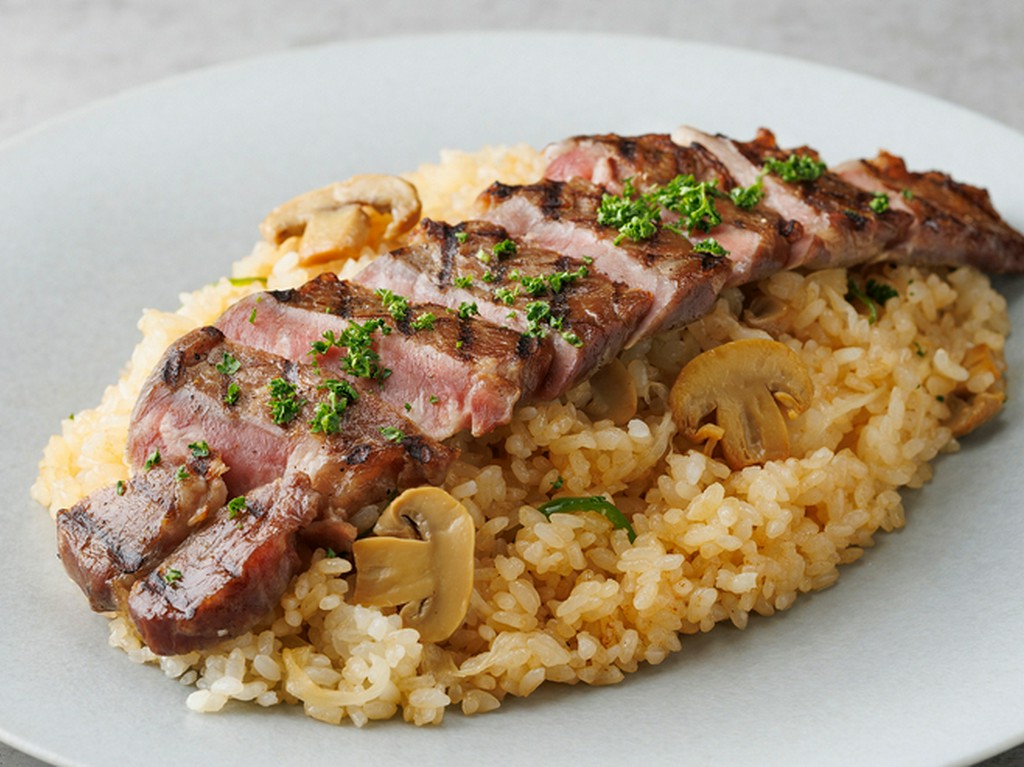 総料理長・前田勝士郎考案！アラカルトメニュー「ビーフステーキピラフ」