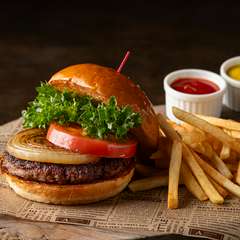 総料理長・前田勝士郎考案！「すみだバーガー」