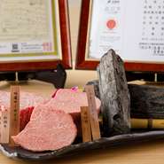 日本三大和牛(神戸ビーフ、松坂牛、近江牛)と全国の銘柄牛を熟練の目利きによって厳選・管理し、熟成された最高級のお肉を様々な調理法で贅沢にご堪能頂けます。
