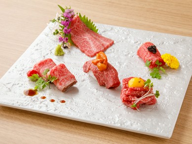 厳選された極上の味わい『日本三大和牛食べ比べお刺身 五種盛り』