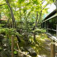 京田辺市大住虚空蔵谷に広大な敷地を構える一軒家ダイニング。かつて造園業を営んでいた土地を利用しており、日本庭園と設えの見事さはエリア屈指。エステも併設していて、キレイ＆グルメの両方を満喫できます！