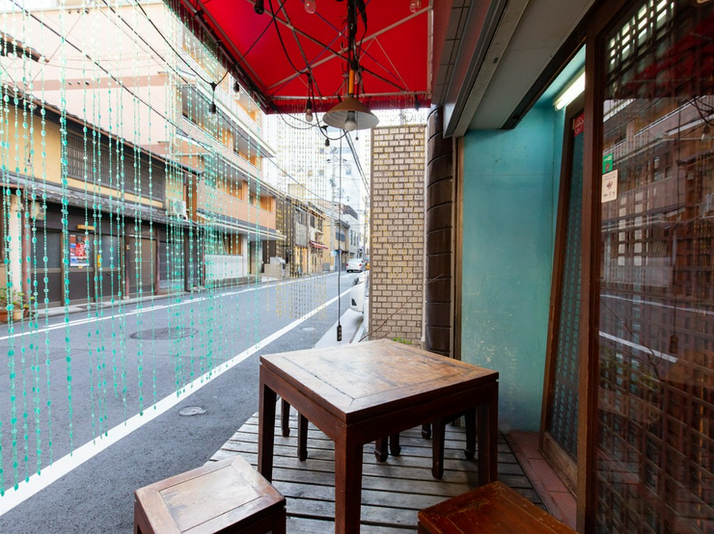 夜風が心地良い季節には、外での食事も楽しそう