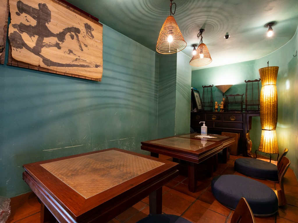 2名様の座卓を3卓用意している小上がりの座敷