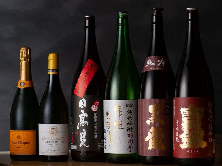 旬の和食材と鮨に合う日本酒をはじめ、旨い酒が豊富に揃う!
