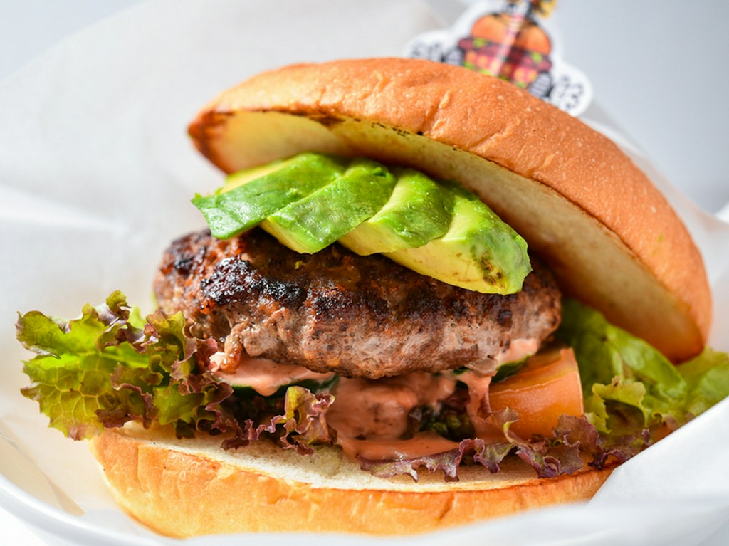ジュワーッと肉汁があふれ出す『ハワイバーガー』