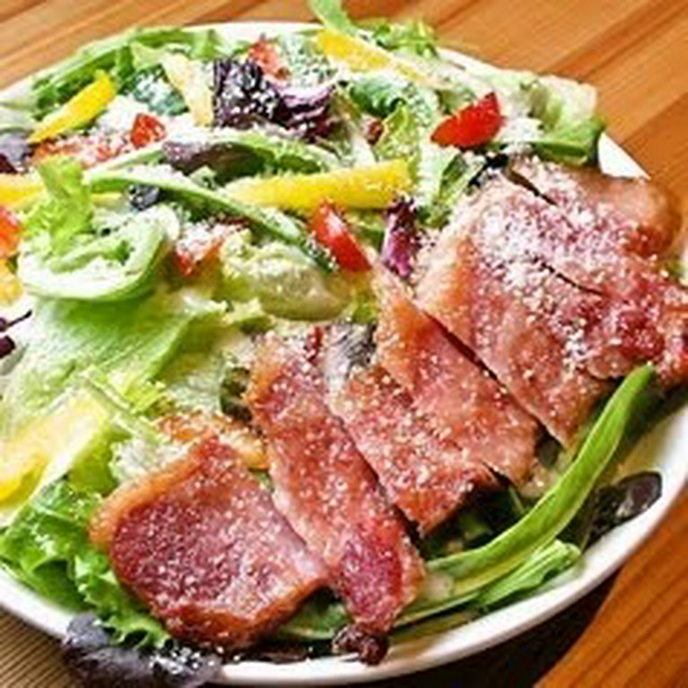 厚切りベーコンのシーザーサラダ