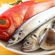 毎日仕入れる鮮魚で作るお刺身は、店主が選んで自らがさばいたものです。和食料理店で慣らした目利きには自信があります。