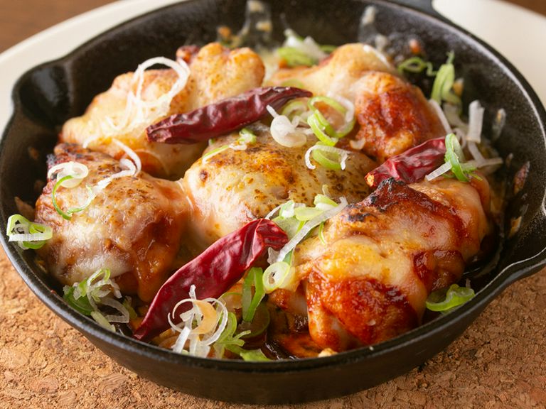 コチュジャンソースがコクうま辛!  “チーズブルダック”