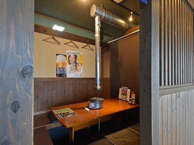 バリエーション豊富な料理を囲んで盛り上がる歓送迎会