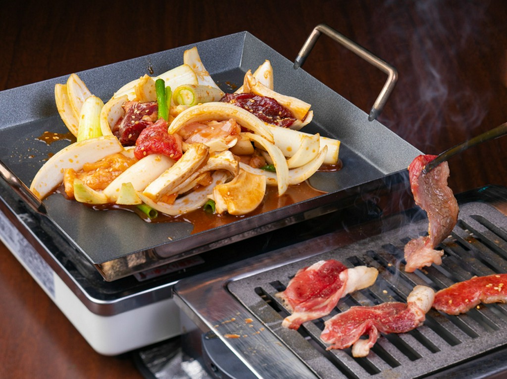 鍋に残った肉汁を伊勢うどんやご飯にたっぷりと吸わせてどうぞ
