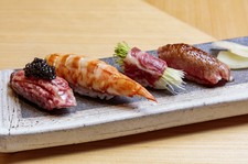 肉寿司5貫と肉料理などがご堪能頂けるショートコースとなってます。