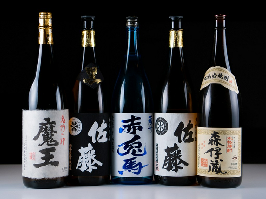 人気の定番銘酒から、なかなかお目にかかれないものまで、お酒もバリエーション豊富にラインナップ