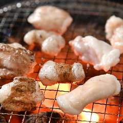 肉汁ジュワーッ！　秘伝の味噌ダレでいただく『もつ焼き』