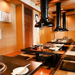 座席は全て掘りごたつ。足を伸ばしてゆっくり座れます