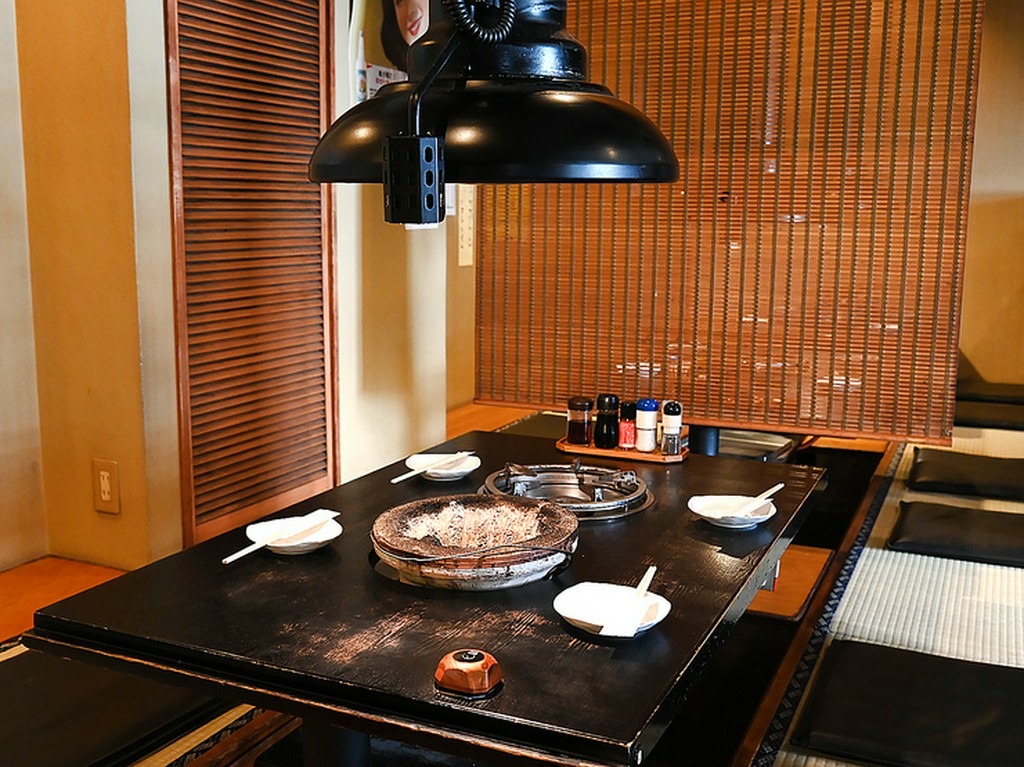 暖簾で区切れるので、周囲を気にせず寛げる雰囲気