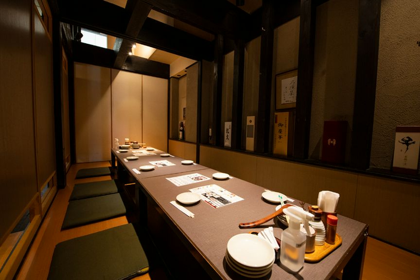 最大16名まで収容可能な個室あり。用途に応じて8名用、4名用にも