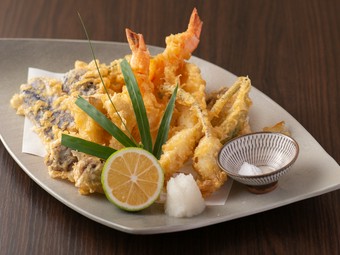 香り・旨み・食感とも絶品。“旬”を揚げる『天ぷら盛り合わせ』