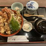 一品料理、小鉢、漬物、味噌汁付き

丼単品：1,210円