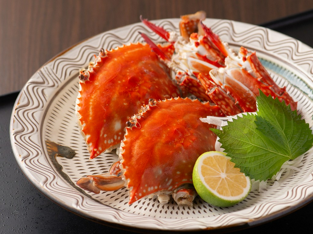 九州産を中心に、日本各地のとびきり旨い旬の海の幸が集う