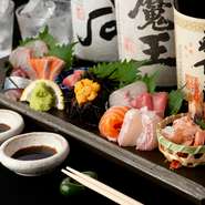 魚に精通している職人が自ら仕入れを行い、その日の良質な魚を厳選してお造りします。金額はお魚の種類と数に応じて1680円、2380円、2980円にてご対応致します。