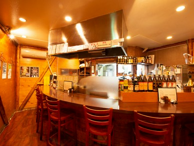 フラリと来店し、食事とお酒をひとり嗜む